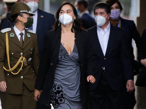 Izkia Siches golpea la mesa y da plazo hasta las 16 horas para que camioneros liberen carreteras