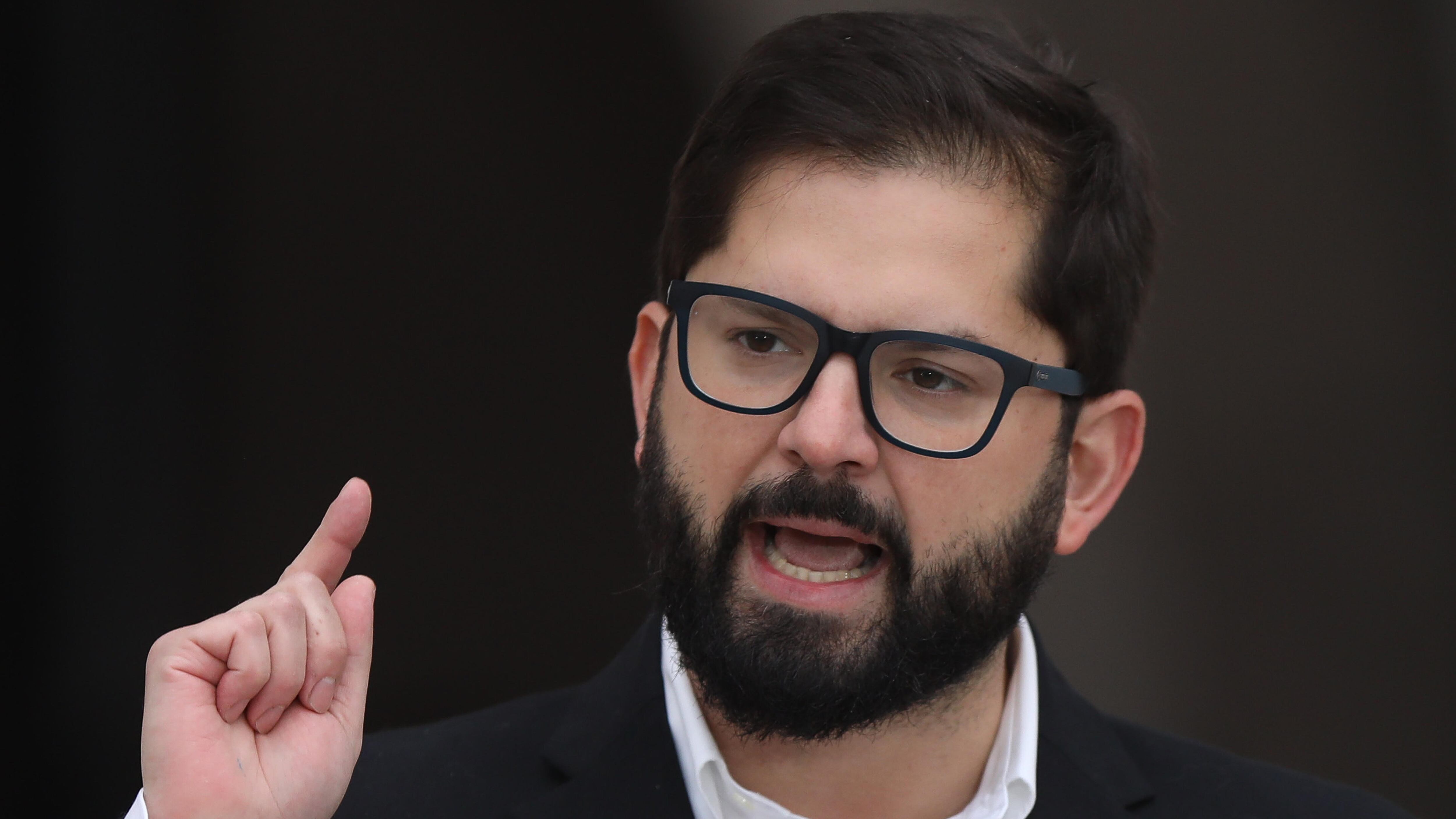 El presidente bajó un punto porcentual en la aprobación de su gestión en la última encuesta Cadem.