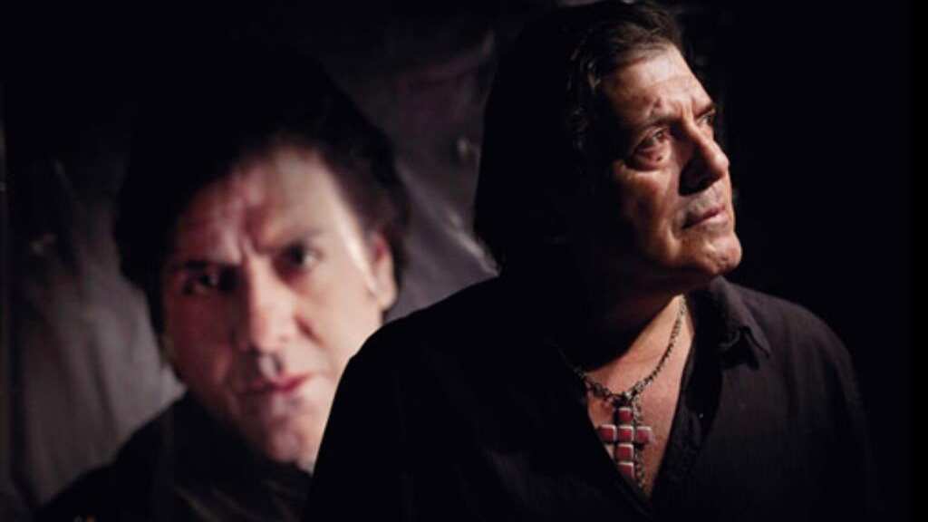 Zalo Reyes continúa en estado crítico según familiares.