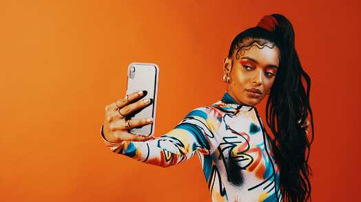 Conferencista indica los tipos de creadores de contenidos que no debemos seguir