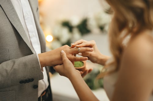 Matrimonios y Acuerdos de Unión Civil aumentaron en febrero: nacimientos y defunciones registraron baja