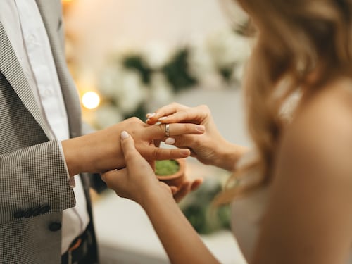 Matrimonios y Acuerdos de Unión Civil aumentaron en febrero: nacimientos y defunciones registraron baja