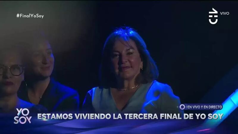 “Me alegro muchísimo que sea este el programa que viniera, porque me siento orgullosa de trabajar acá”, mencionó.
“Y quiero que ella también se sienta orgullosa de lo que todos hacemos”, añadió.
Finalmente, Fran García-Huidobro se sinceró sobre su paso por Yo Soy. “A mí me costó aceptar la oferta de ser jurado de este programa, porque yo no entendía mucho que las personas quisieran ser otro”, dijo.
“Después descubrí el arte de la imitación, lo difícil que es”, cerró.