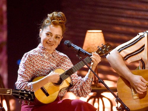 Natalia Lafourcade desmiente enojo por premio de Maluma en los Latin Grammy