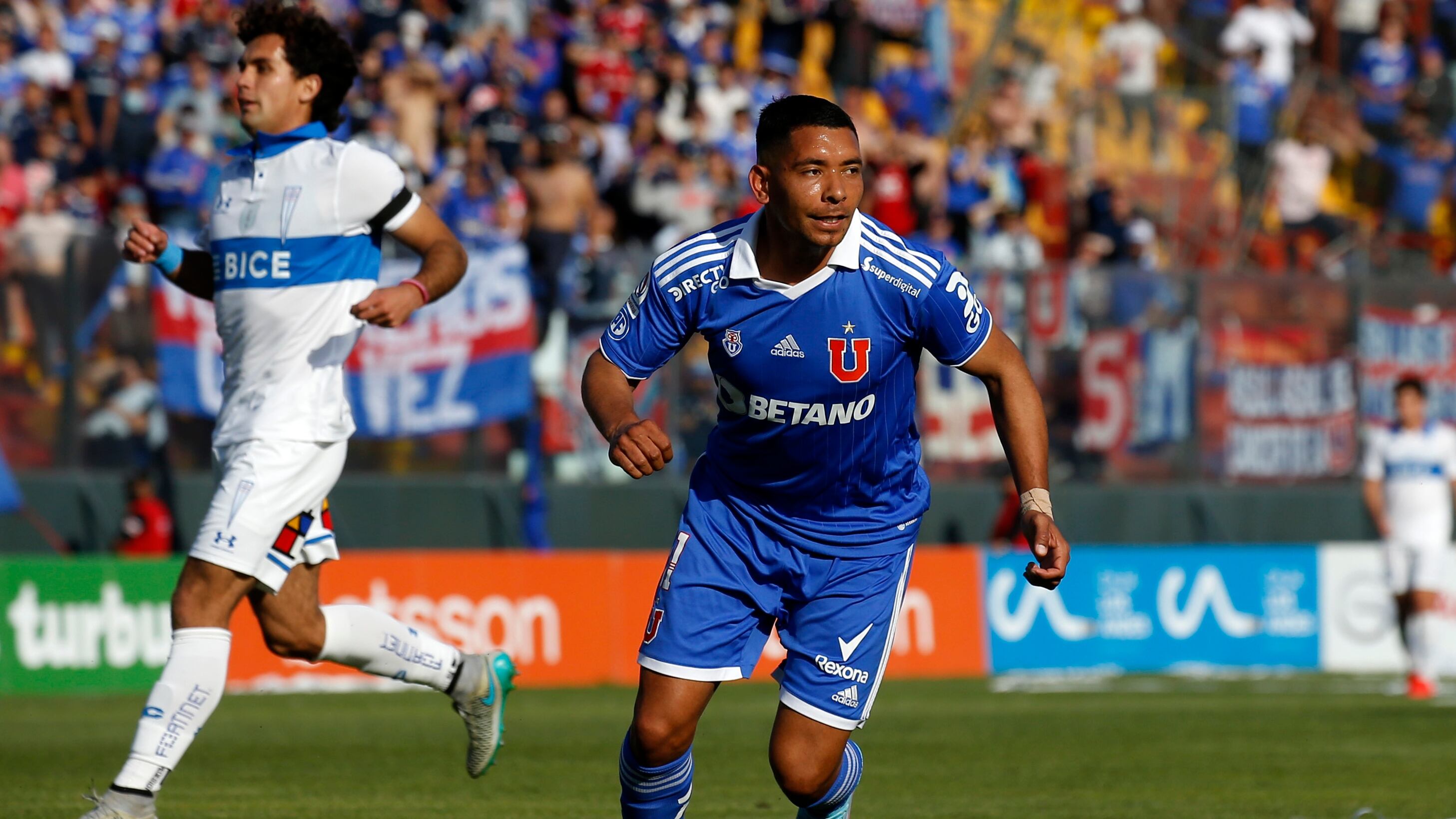 El uruguayo Palacios anotó el único gol del triunfo de la U ante la UC.
