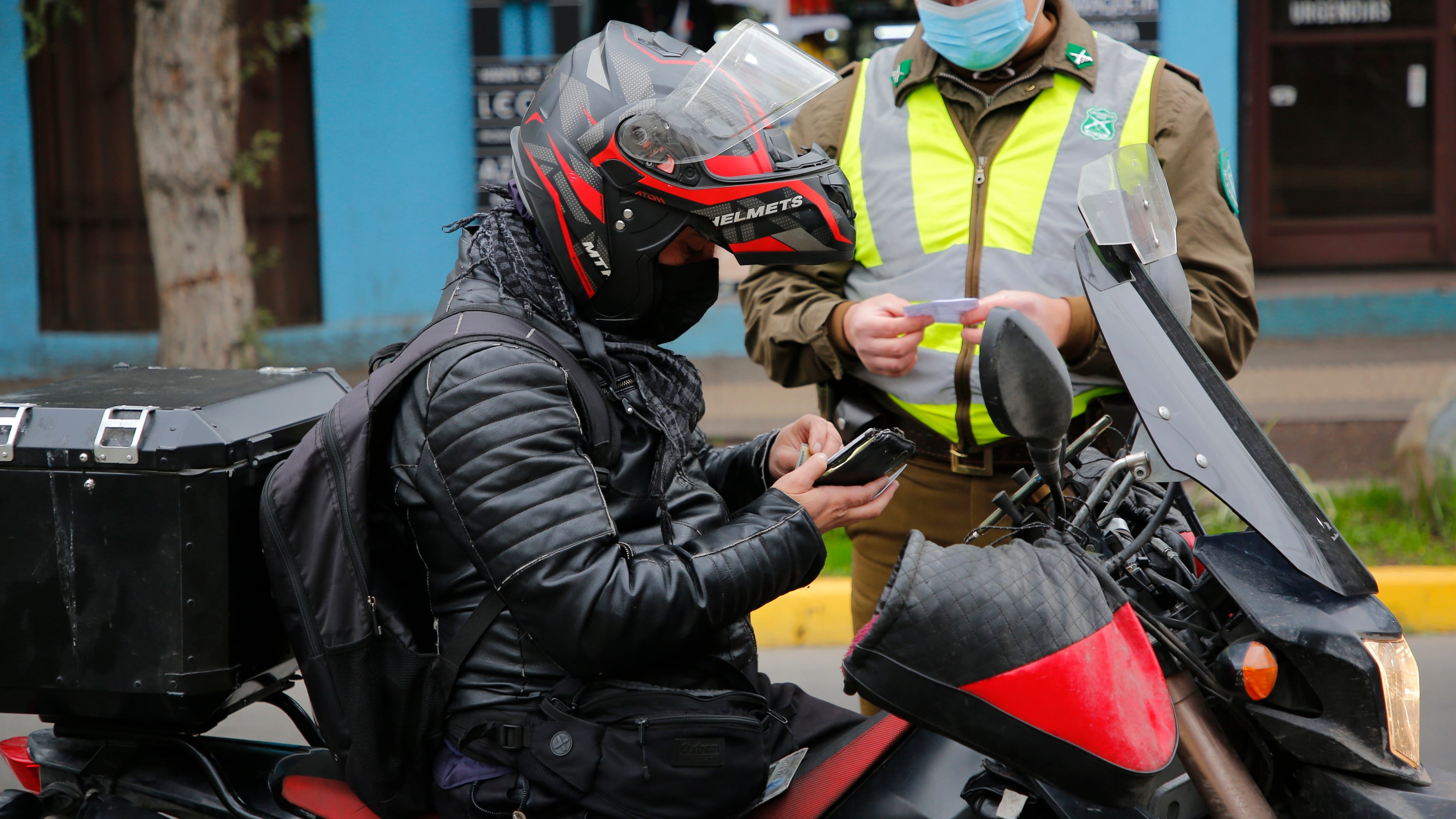 Un estudio proporcionado este miércoles por la Fiscalía en radio Cooperativa reveló que cerca de un centenar de motos inscritas por miembros del Tren de Aragua son arrendadas a inmigrantes, en su mayoría ilegales, para realizar delivery en el norte de Chile.