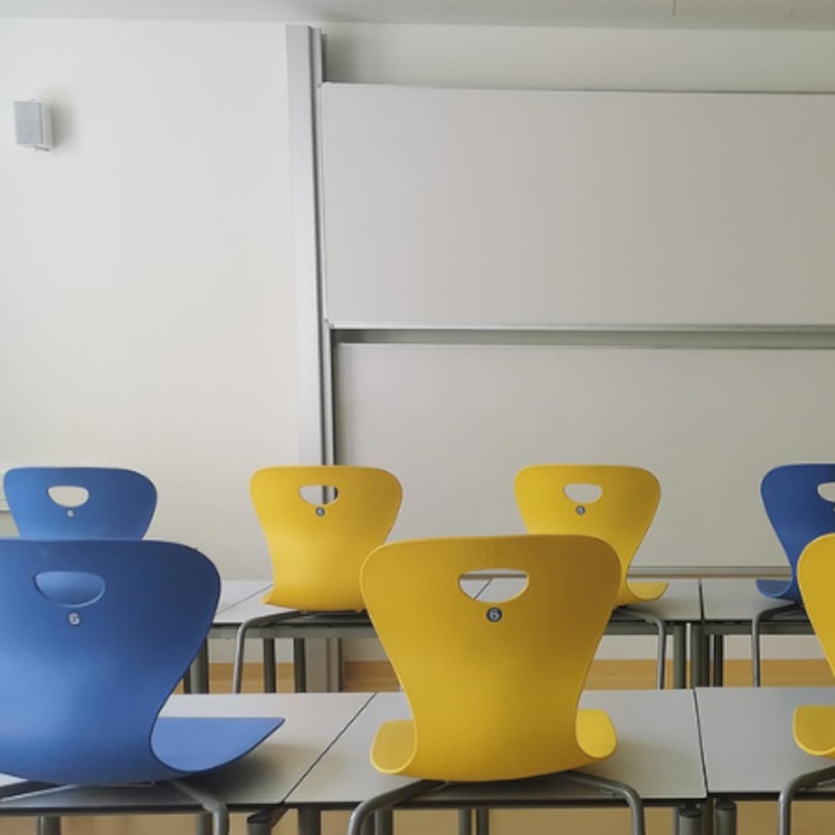 Apoderados acusan a docente de liceo por vulnerar a niños de prekinder Apoderados acusan a docente de liceo por vulnerar a niños de prekinder
