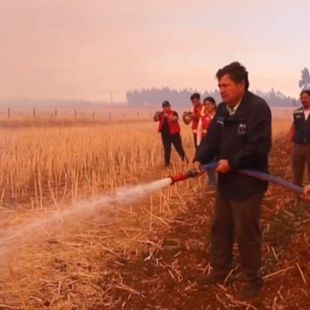 Ministro de Agricultura defiende su acción en incendio de Traiguén Ministro de Agricultura defiende su acción en incendio de Traiguén