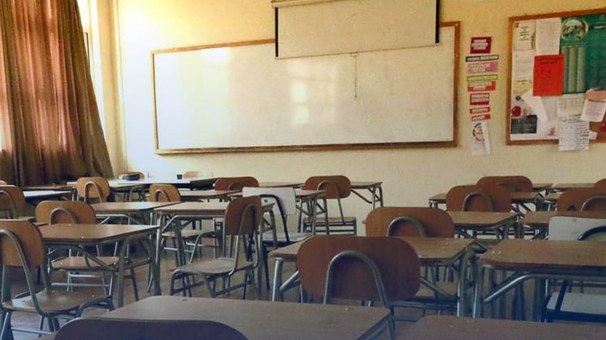 Imagen referencial de una sala de clases vacía.