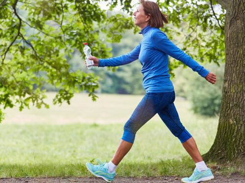 Sugerencias para quitar el olor a sudor de su ropa deportiva