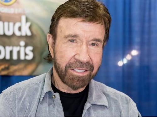 ¿Qué le pasó a Chuck Norris? Reportan hospitalización de emergencia en Kauai