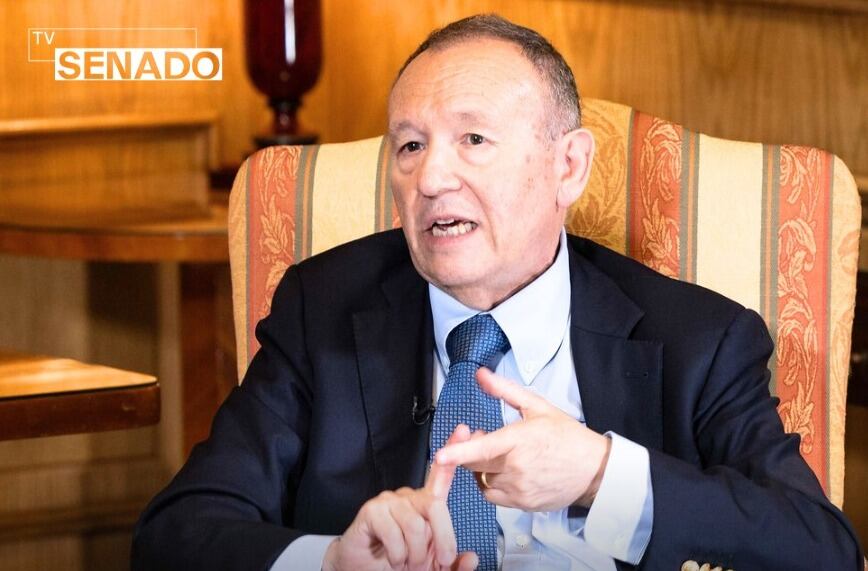 Gobierno busca propuesta ante alza de combustibles y advierte medidas “dolorosas” por situación fiscal