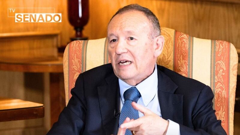 Gobierno busca propuesta ante alza de combustibles y advierte medidas “dolorosas” por situación fiscal