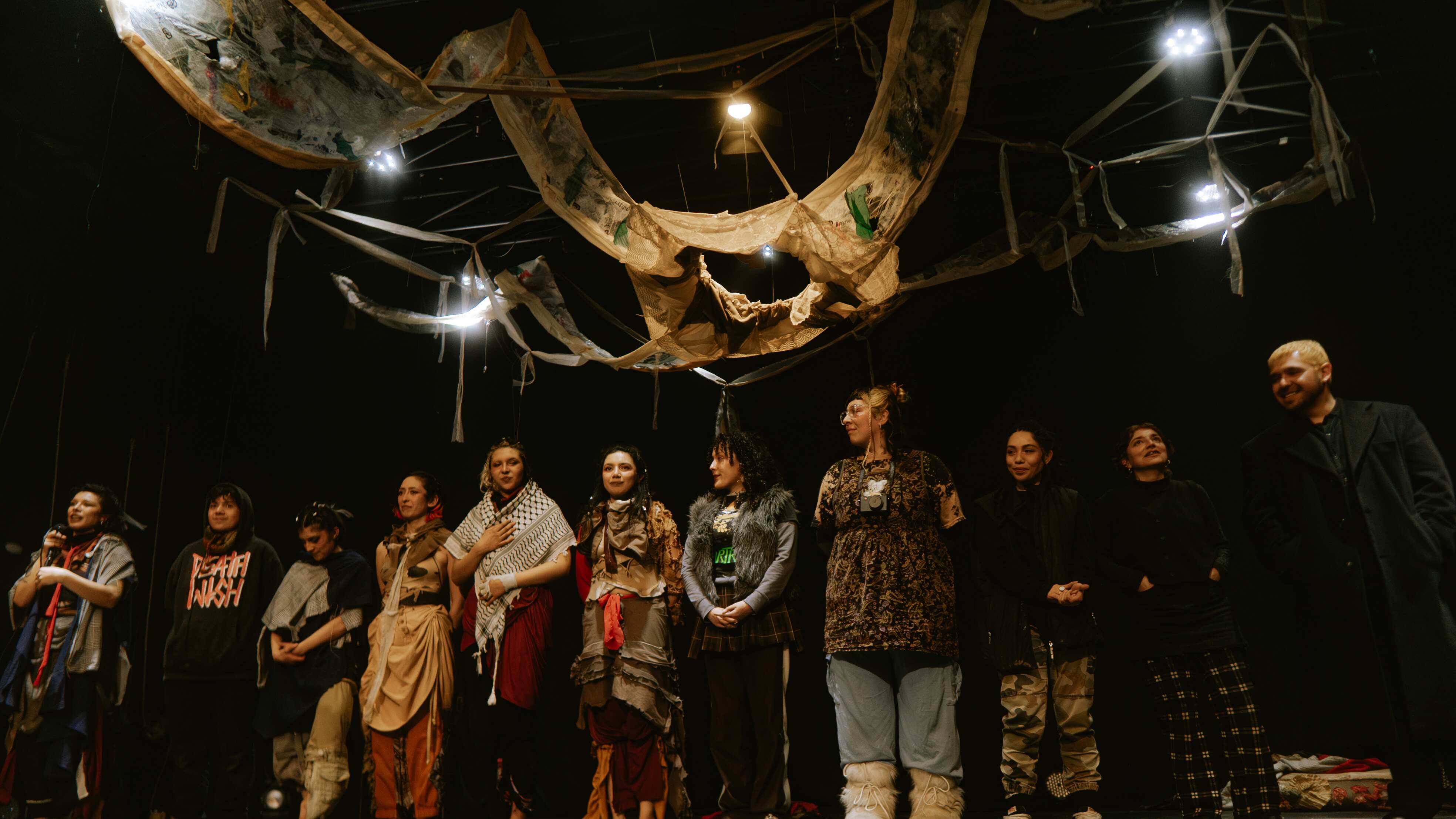 “LA EvidenciA”: Colectivo Incorpórea estrena obra que fusiona danza, diseño sonoro y materiales residuales en una experiencia inmersiva