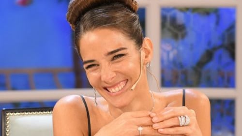 Juana Viale decidió cortarse el cabello como gesto de apoyo a la lucha que llevan a cabo las mujeres en Irán, pero igual fue criticada por sus seguidores en redes sociales, quienes la acusaron de solo haberse "cortado las puntas" que estaban "florecidas".