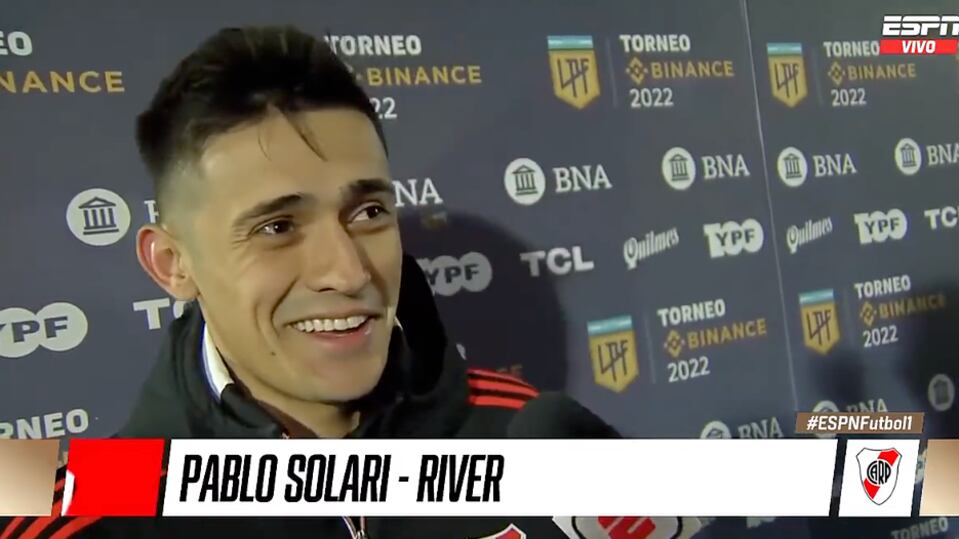 Pablo Solari marca en River