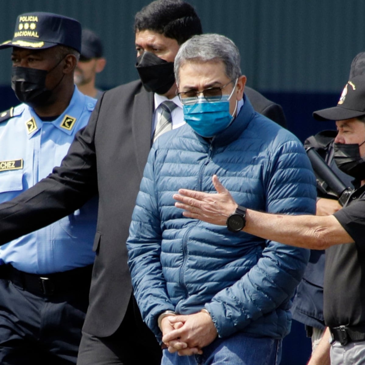 Trump libera a expresidente hondureño acusado de tráfico de drogas y armas Trump libera a expresidente hondureño acusado de tráfico de drogas y armas