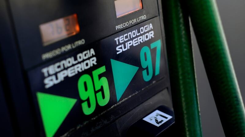 Bencinas: La de 93 octanos baja y la de 97 tendrá un pequeño aumento