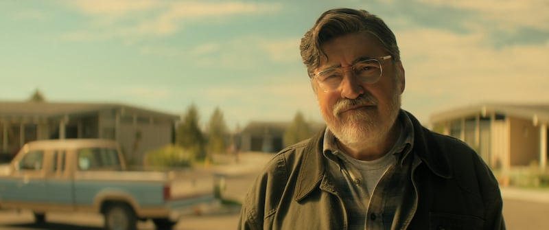 En 'The Boroughs', la nueva producción de los creadores de Stranger Things, un grupo de jubilados se enfrenta a una intriga sobrenatural en su comunidad. Foto: Netflix.