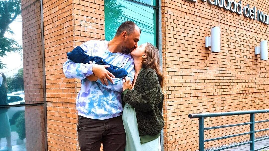 Parejas rusas optan por tener a sus hijos en Chile