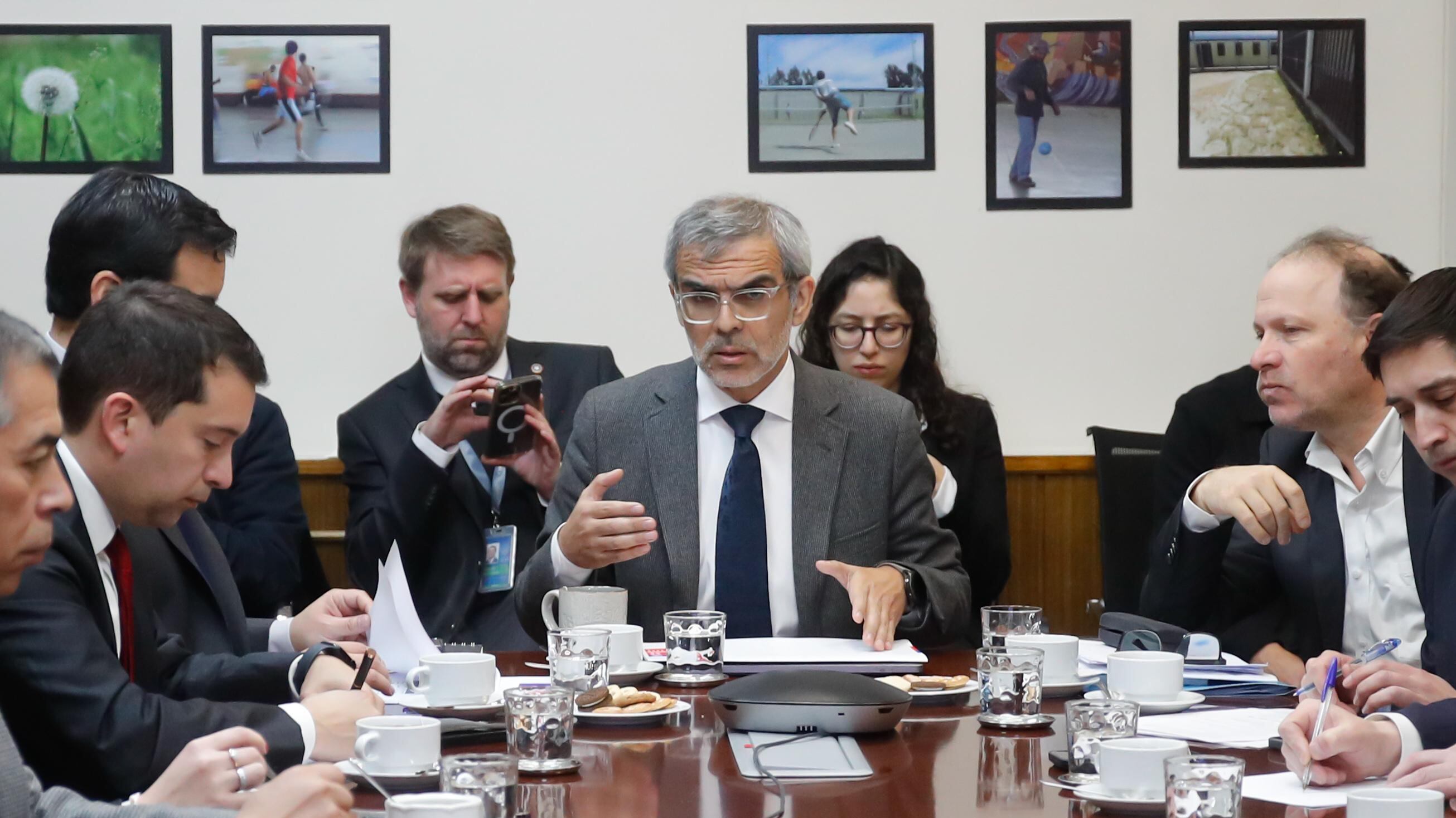 Luis Cordero, ministro de Justicia, encabezando la reunión con parlamentarios. / AGENCIAUNO