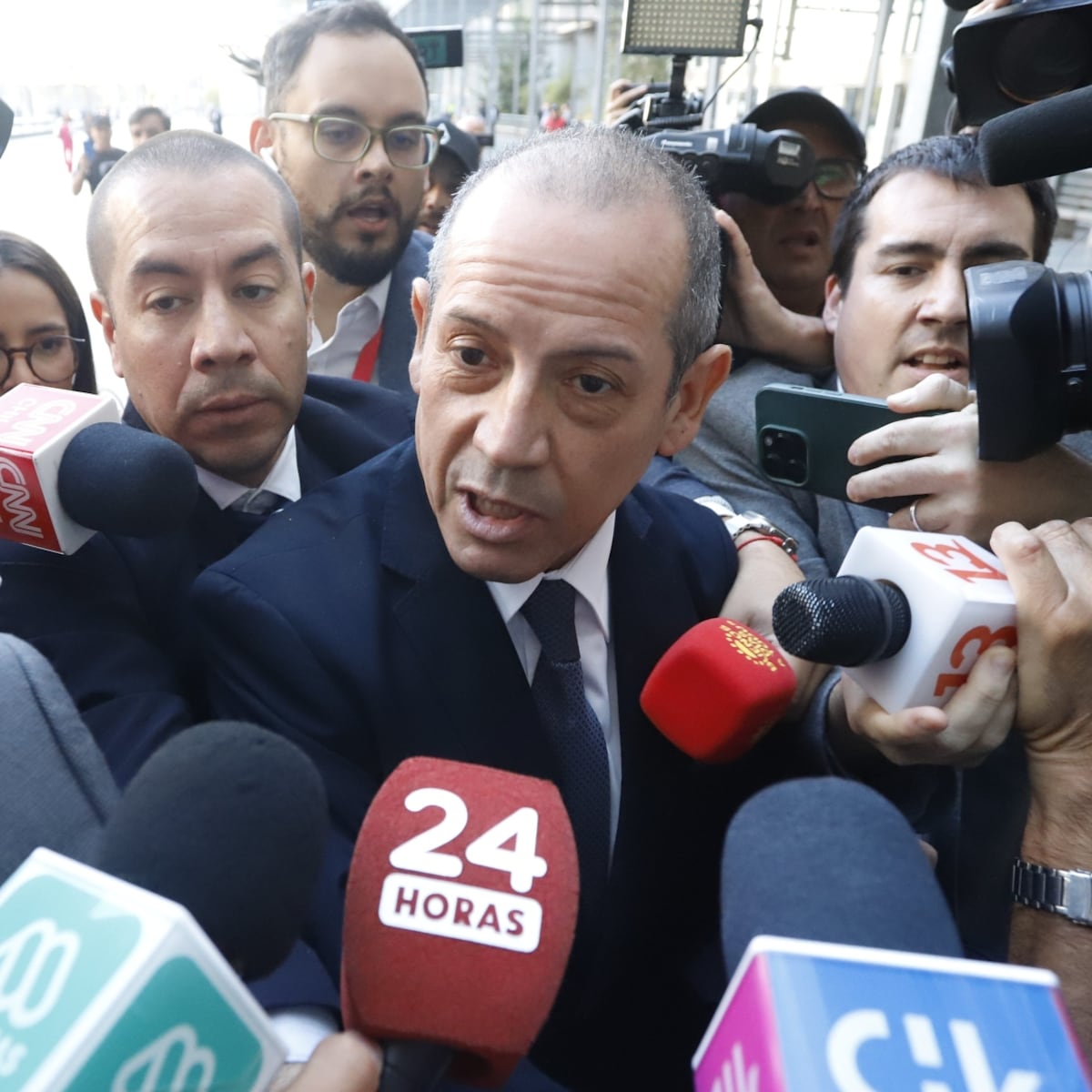Exdirector de la PDI condenado por filtrar información a abogado Exdirector de la PDI condenado por filtrar información a abogado