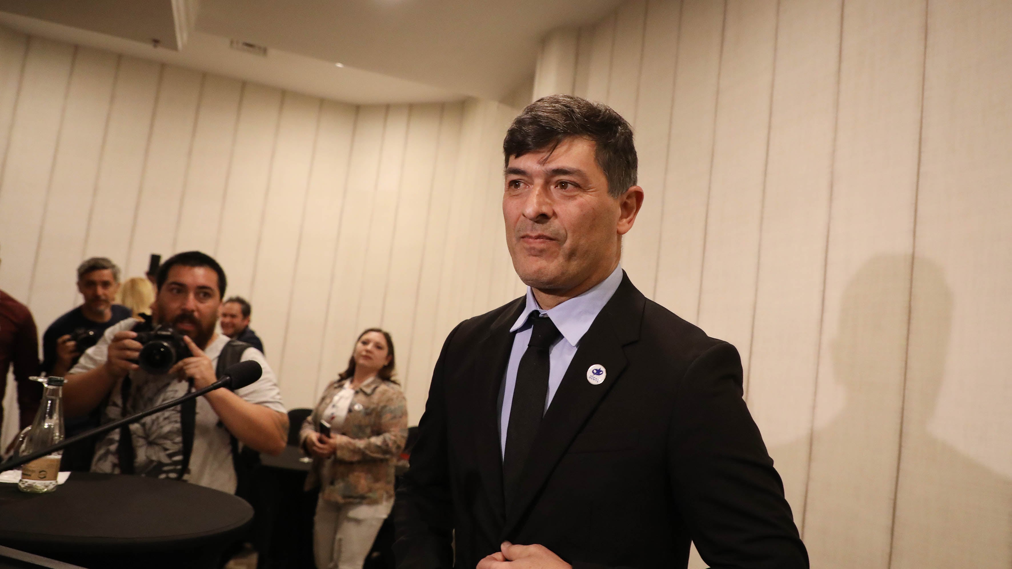 Franco Parisi y la directiva nacional del Partido de la Gente | 26 de enero 2023/ SANTIAGO 
Franco Parisi y la directiva nacional del Partido de la Gente y sus presidentes regionales, se reúnen en Santiago para abordar la definición de candidaturas y pactos de cara al nuevo proceso constitucional. 
FOTO: LUIS BOZZO B./AGENCIAUNO.26 de enero 2023/ SANTIAGO 
Franco Parisi y la directiva nacional del Partido de la Gente y sus presidentes regionales, se reúnen en Santiago para abordar la definición de candidaturas y pactos de cara al nuevo proceso constitucional. 
FOTO: LUIS BOZZO B./AGENCIAUNO.