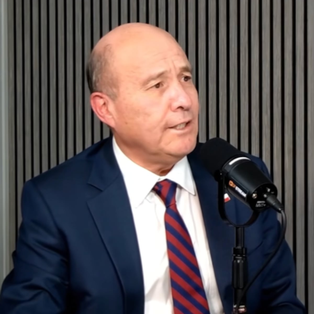 Ministro Quiroz responde a crítica de Boric por embargo de cuentas CAE Ministro Quiroz responde a crítica de Boric por embargo de cuentas CAE