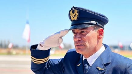 Cristián de la Fuente Hoy celebramos 93 años de nuestra querida @fach_chile_oficial
Un saludo afectuoso a todos los camaradas que han forjado el camino para lo que hoy somos.
Fue emocionante ver a mi General @lutorsupersonic a cargo del desfile aéreo y terrestre quien hace 25 años cuando el era teniente me invitó a formar parte de la @escuadrillahalcones.
#fach
#halcones
