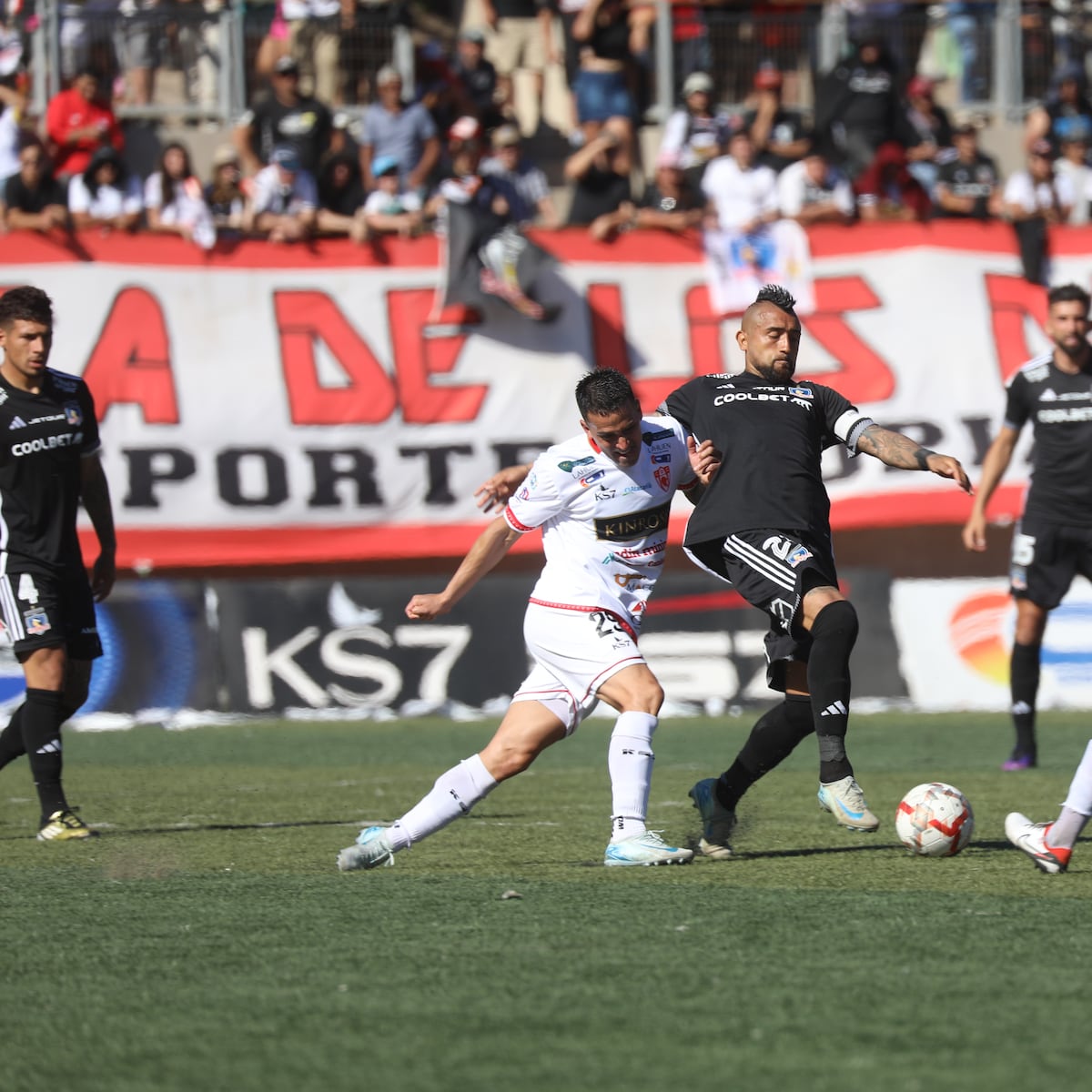 Colo Colo se corona campeón con sufrimiento Colo Colo se corona campeón con sufrimiento