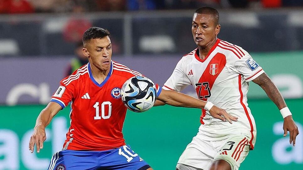 Pese a que no jugó en la posición que más le acomoda, el tocopillano se las ingenió para generarle espacios a sus compañeros en el triunfo de Chile sobre Perú por 2-0.