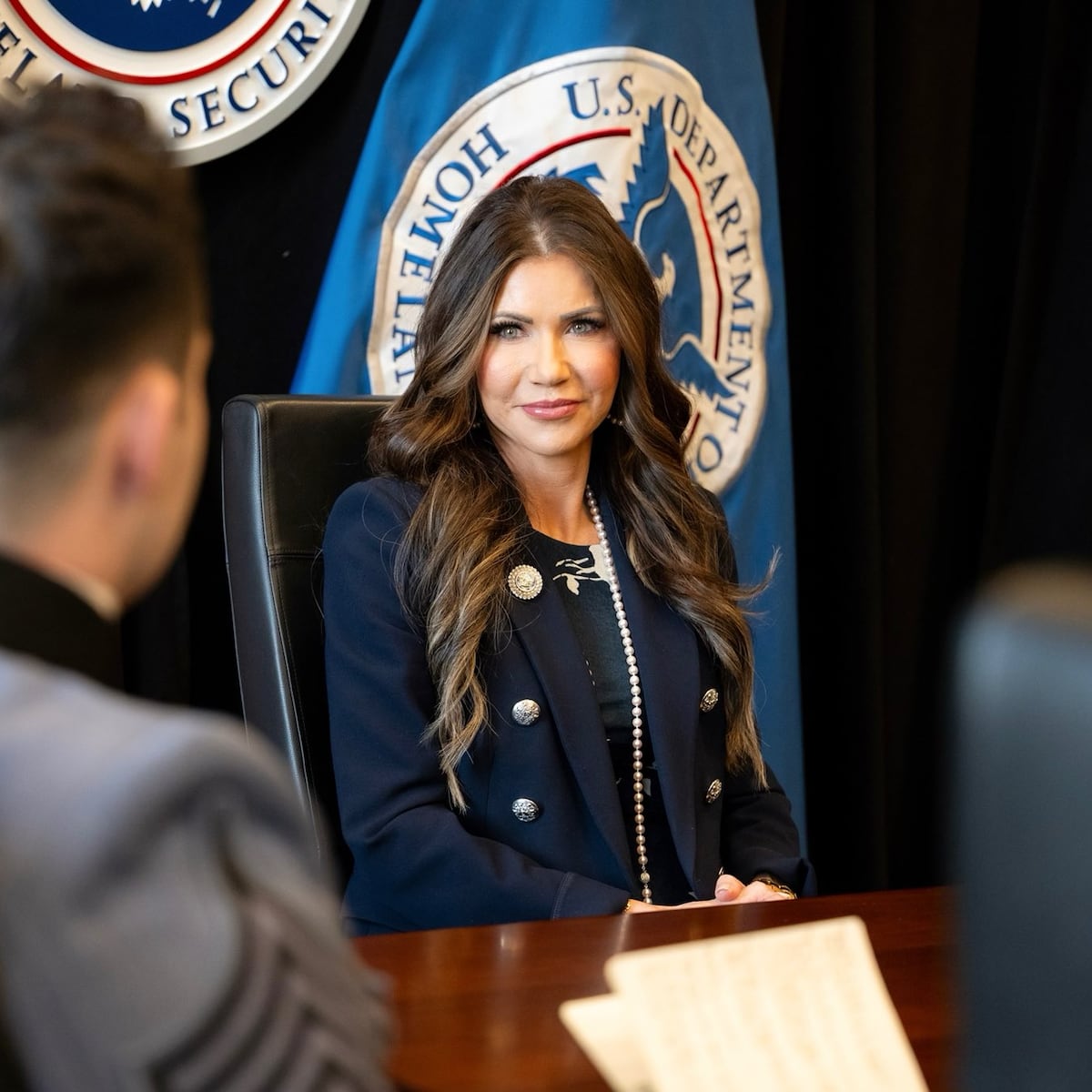 Chileno detenido por robo a Secretaria de Seguridad de Trump Chileno detenido por robo a Secretaria de Seguridad de Trump