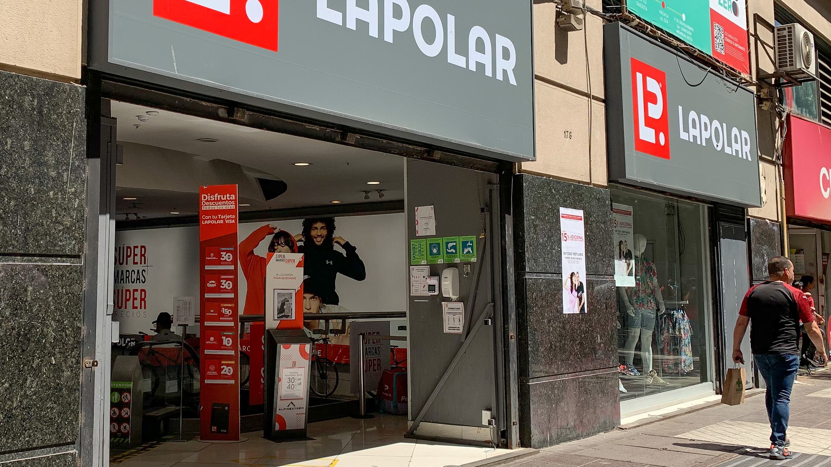 Frontis de una de las tiendas de retail La Polar.