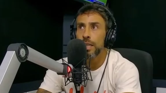 El exfutbolista es panelista deportivo en el programa radial "Los tenores", y en la señal por cable de ESPN Chile.