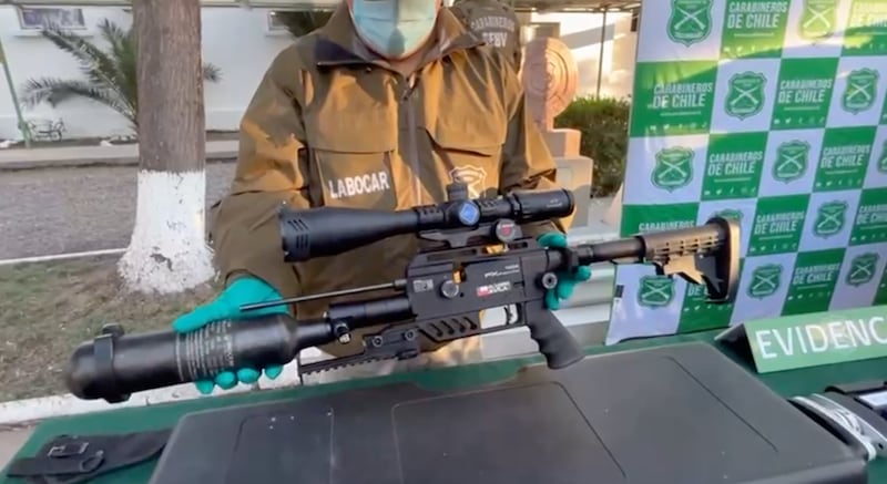 Carabineros detuvo a sujeto que fabricaba armas y tenía gran arsenal en su poder