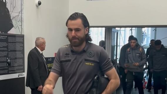 El delantero chileno-británico descendió con Sheffield United, sin embargo, su futuro al parecer no estaría de regreso en Villarreal sino que en otro club de la Premier League.