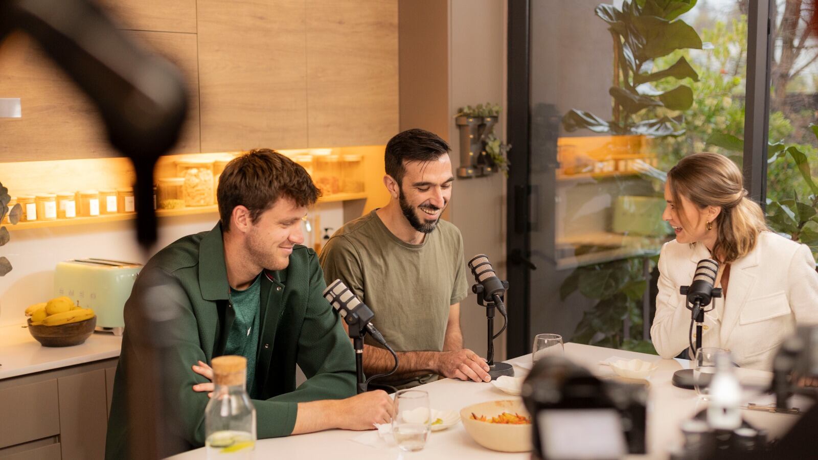 Nicolás Jarry, Alan Earle y Kika Silva