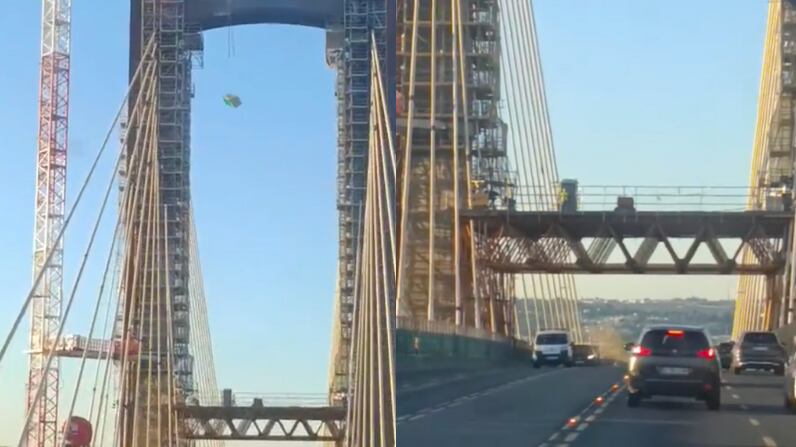 Baño químico se cae en puente del Centenario de Sevilla | Captura: Tiktok @tanqueta567