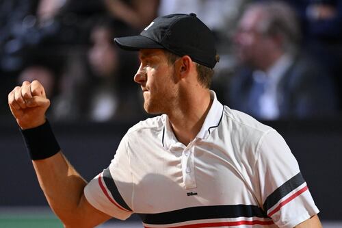 Nicolas Jarry llevó al tenis chileno a un logro histórico al vencer a Tsitsipás y clasificar por primera vez a semifinales del Masters de Roma