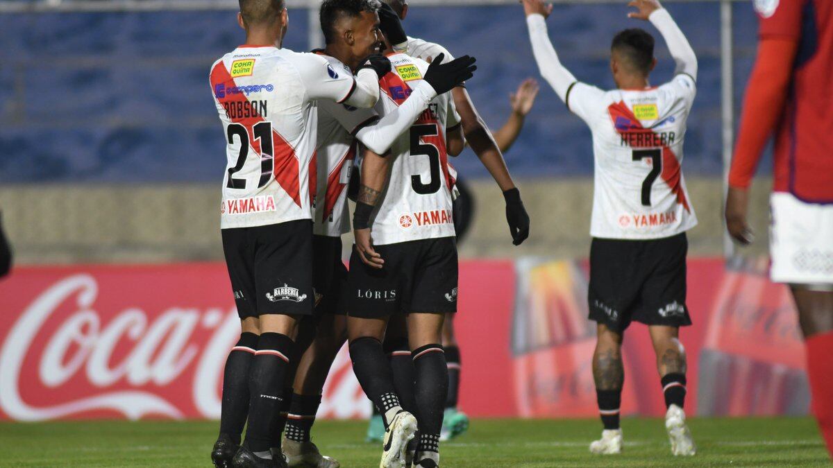 Le están ofreciendo dinero a los jugadores por alterar acciones en la Copa Sudamericana