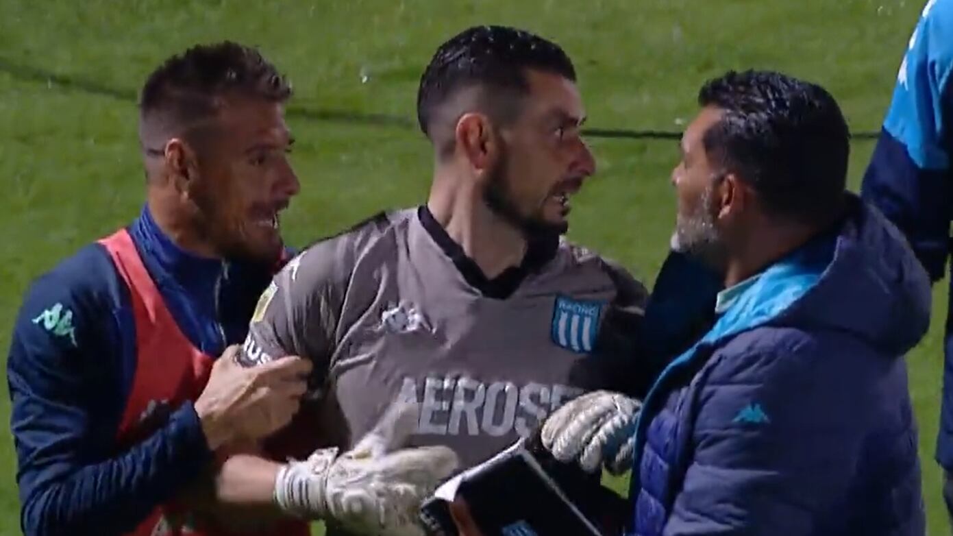 El Estadio Ciudad de Vicente López se expone a una dura sanción tras los insultos xenófobos hacia Gabriel Arias, al que habrían hostigado durante todo el partido, incluso desde la entrada en calor. "Chileno hijo de pu..” se manifestó el público del Calamar.