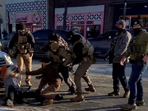 Identifican a los dos agentes que mataron a Alex Pretti en Minneapolis; ambos son hispanos