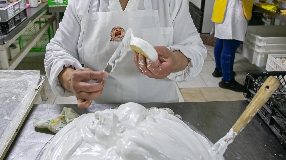 Este subsidio consiste en un pago que se entrega mensualmente a micro, pequeñas y medianas empresas, cooperativas, personas jurídicas sin fines de lucro (como fundaciones) y comunidades.