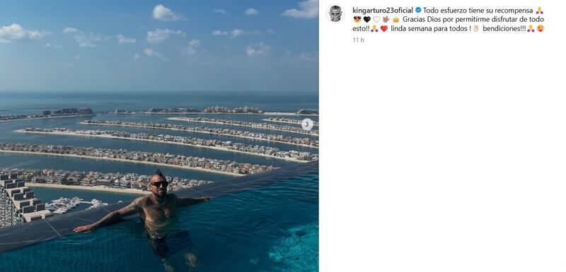 El futbolista chileno disfruta de sus vacaciones en Medio Oriente luego de proclamarse campeón del Torneo Nacional con Colo Colo este año.