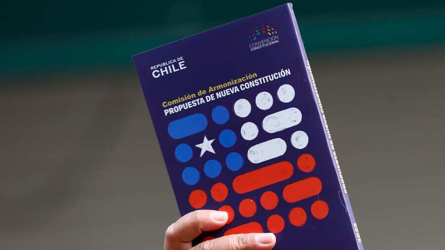 Declaran admisible querella contra el Gobierno por compra de ejemplares de propuesta de nueva Constitución