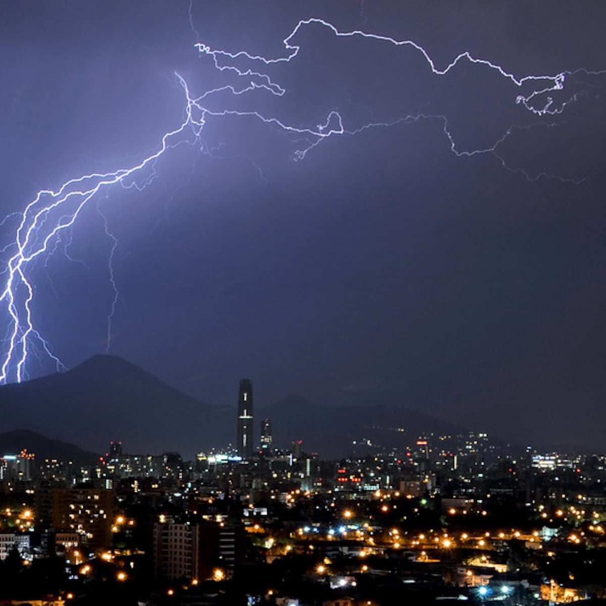 Dana: fenómeno que traerá lluvias a Santiago este jueves Dana: fenómeno que traerá lluvias a Santiago este jueves