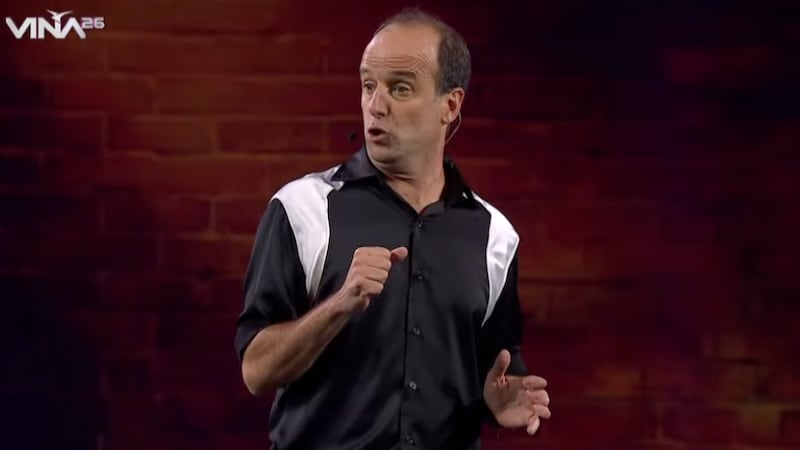 “Igual no se puede ser genial siempre”: Redes estallan contra show de Stefan Kramer en Viña del Mar