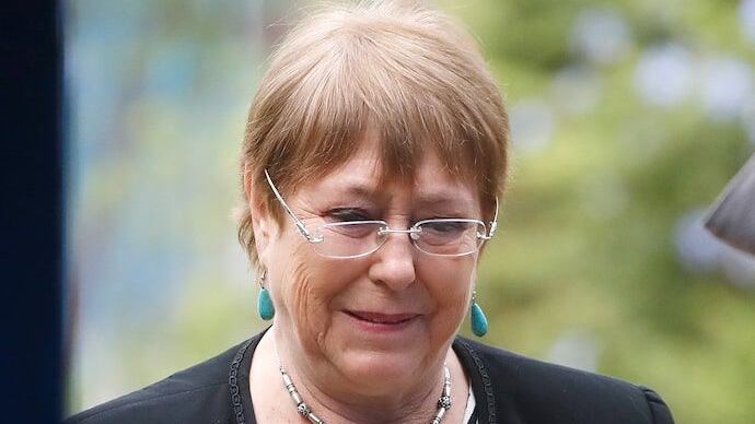 "Ojalá tener la mitad de tu valentía": Hija de Michelle Bachelet le dedica emotivas palabras tras decidir no postularse a la presidencia