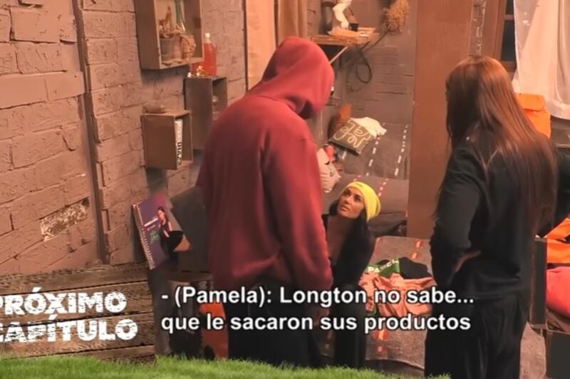 El trío quedó impresionado tras conocer que Junior le sacó los productos de belleza a Arturo Longton para teñirse la barba.
