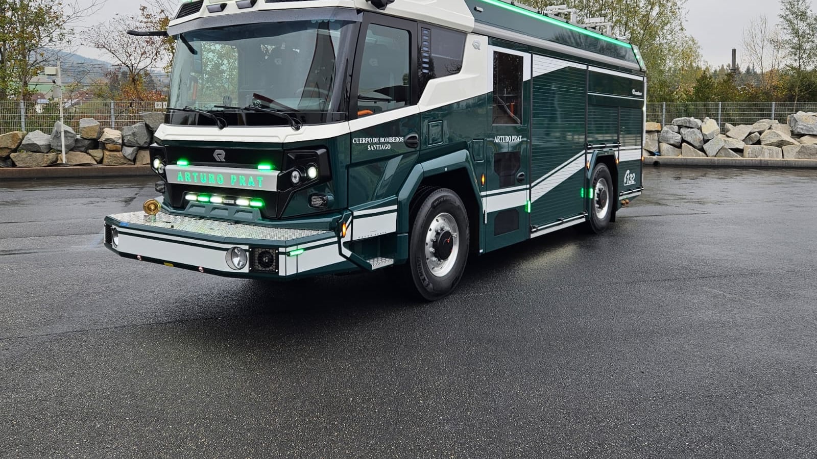 Primer carro bomba eléctrico de Latinoamérica llega a Chile